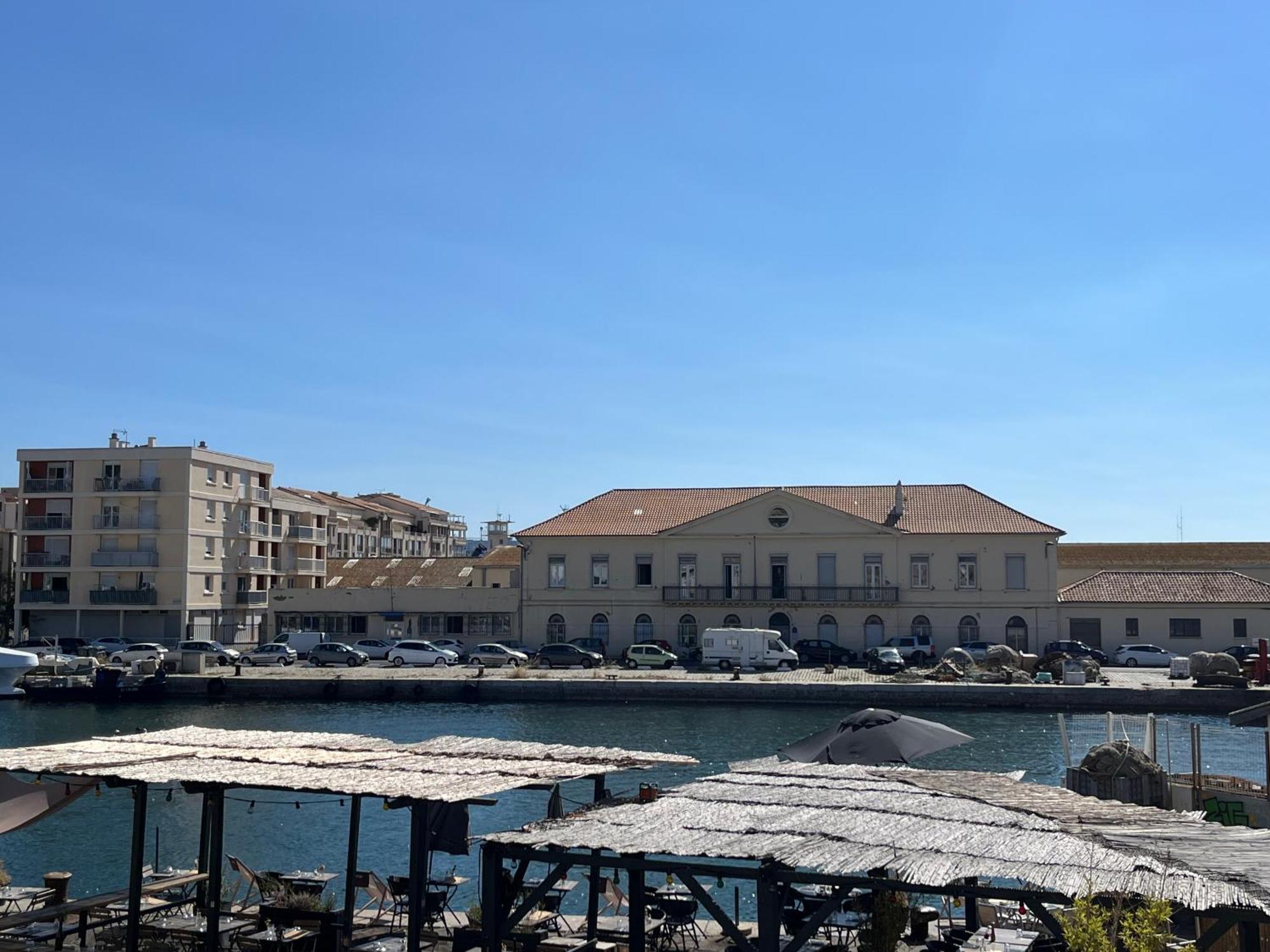 L'Appartement Sur Quai - En Face De La Criee Sete Exterior photo
